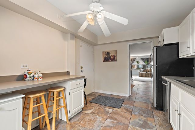2650 Central Drive GS, Flossmoor, IL 60422