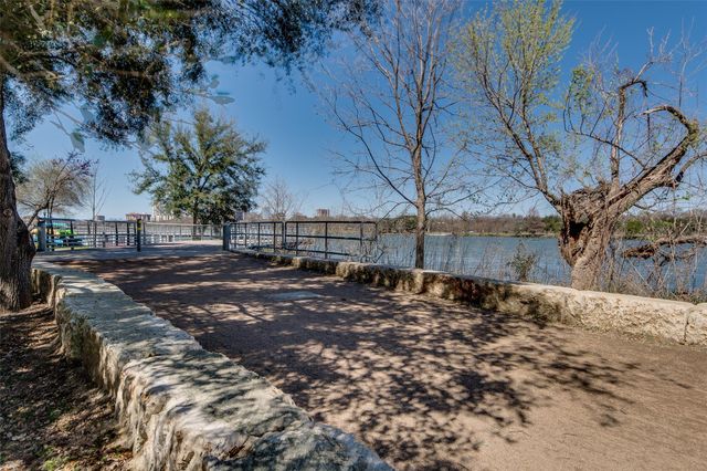 1818 S Lakeshore BLVD 37, Austin, TX 78741