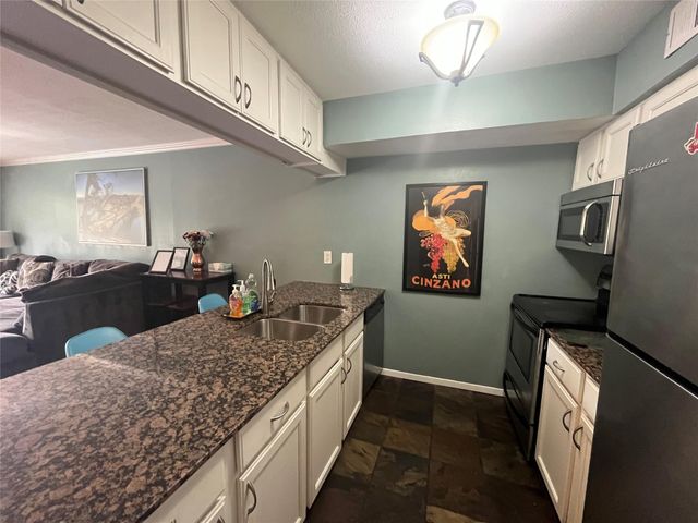 1818 S Lakeshore BLVD 37, Austin, TX 78741