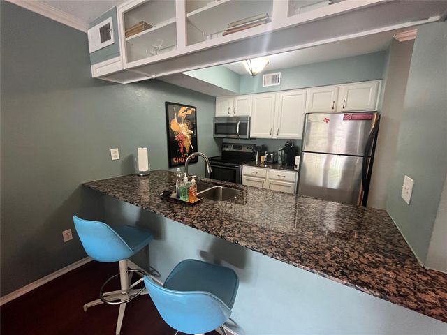 1818 S Lakeshore BLVD 37, Austin, TX 78741