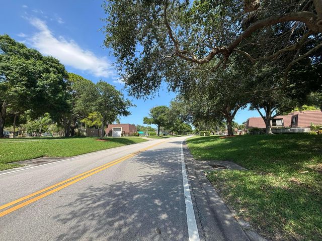 2110 21st Lane, Palm Beach Gardens, FL 33418