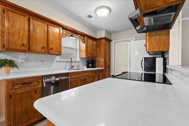7103 Chinook Street, Baytown, TX 77521
