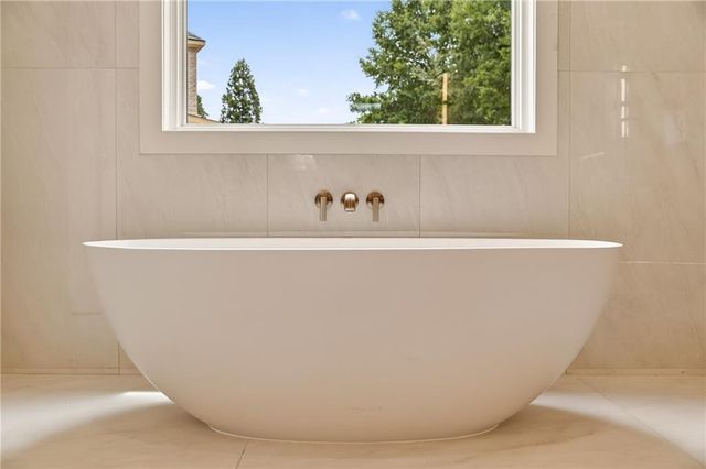423 Lynne Circle, Alpharetta, GA 30009