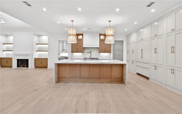 423 Lynne Circle, Alpharetta, GA 30009