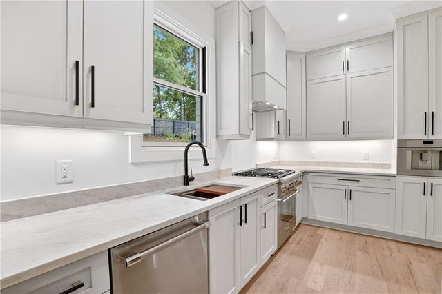 423 Lynne Circle, Alpharetta, GA 30009