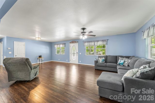 106 Silverstone Drive, Marion, NC 28752