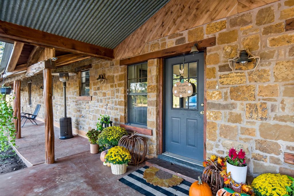 2076 CR 108, Burnet, TX 78611