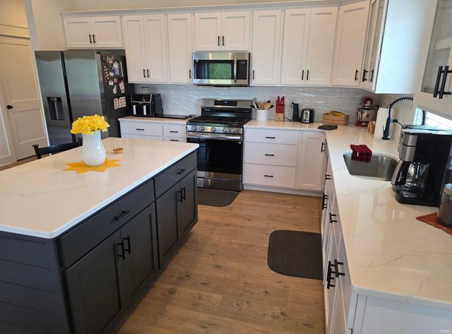 701 E Quinn Raye Court, Ellettsville, IN 47429