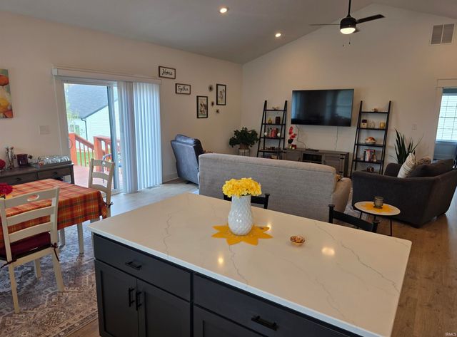 701 E Quinn Raye Court, Ellettsville, IN 47429