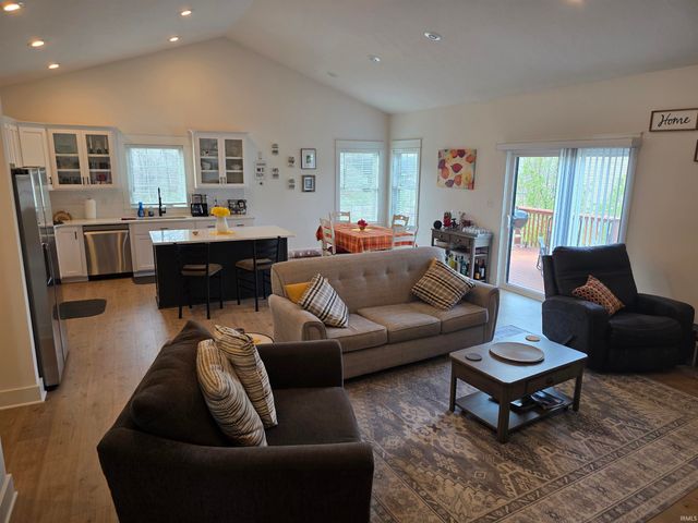 701 E Quinn Raye Court, Ellettsville, IN 47429