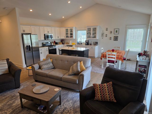 701 E Quinn Raye Court, Ellettsville, IN 47429