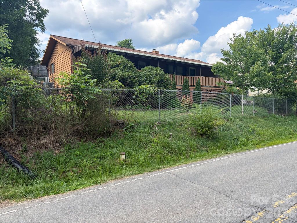 256A Bruce Road, Mars Hill, NC 28754
