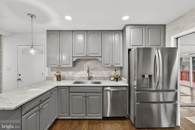 7113 PENGUIN PL, Falls Church, VA 22043