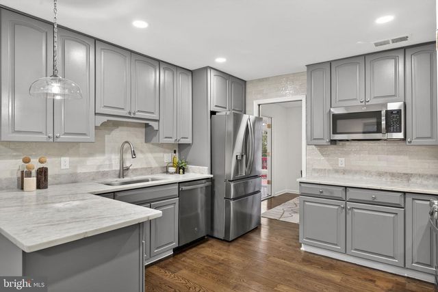 7113 PENGUIN PL, Falls Church, VA 22043