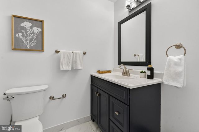 7113 PENGUIN PL, Falls Church, VA 22043