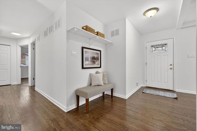 7113 PENGUIN PL, Falls Church, VA 22043