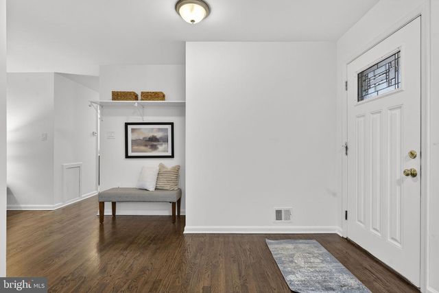 7113 PENGUIN PL, Falls Church, VA 22043