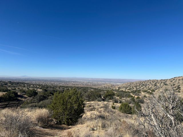 28 Tierra Monte Drive NE, Albuquerque, NM 87122