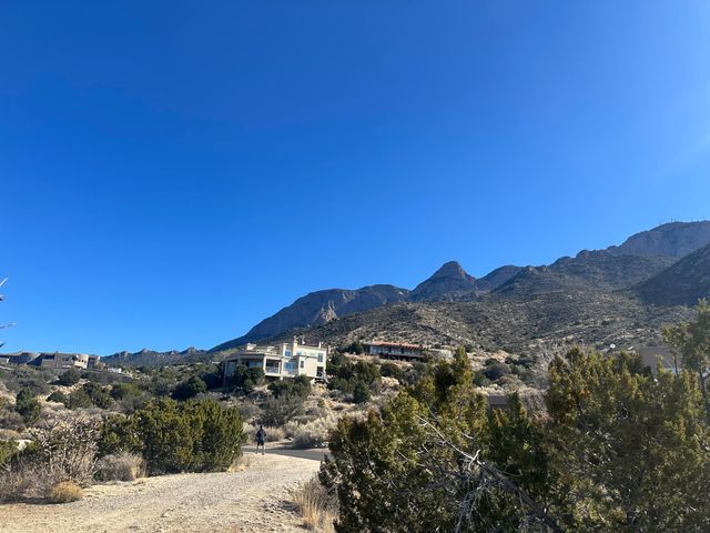 28 Tierra Monte Drive NE, Albuquerque, NM 87122