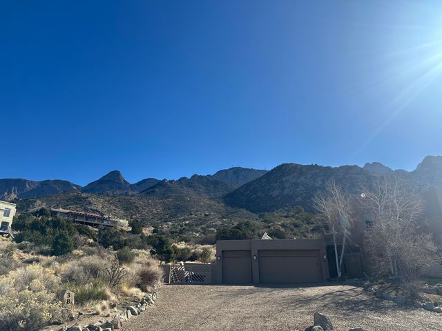 28 Tierra Monte Drive NE, Albuquerque, NM 87122