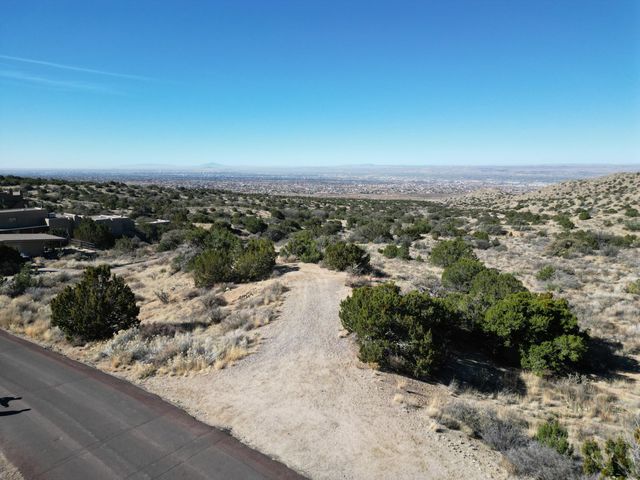 28 Tierra Monte Drive NE, Albuquerque, NM 87122