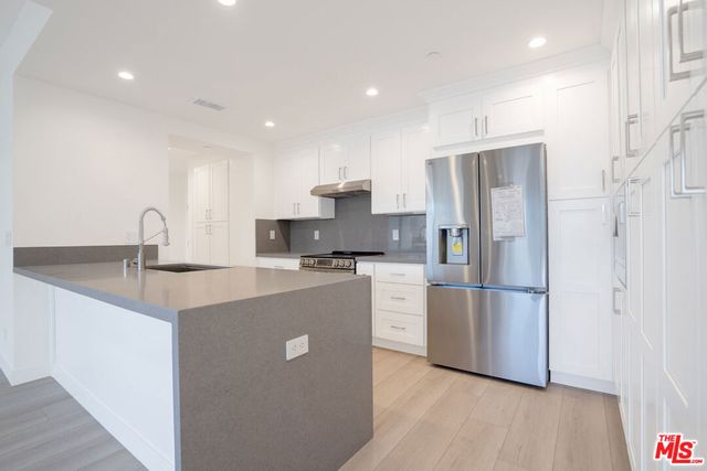 600 W 9th Street 1509, Los Angeles, CA 90015