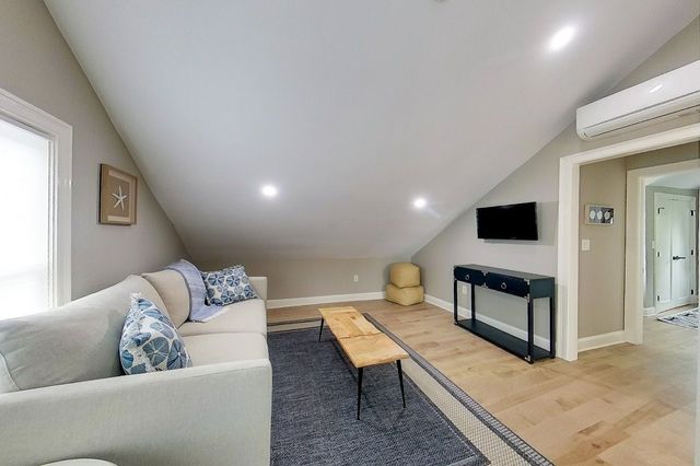30 Prospect Hill 2, Newport, RI 02840