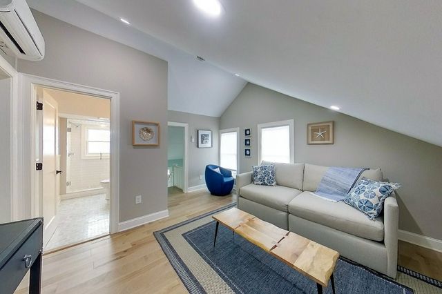30 Prospect Hill 2, Newport, RI 02840