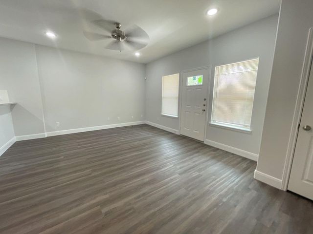 1029 Calvin Avenue B, Houston, TX 77088