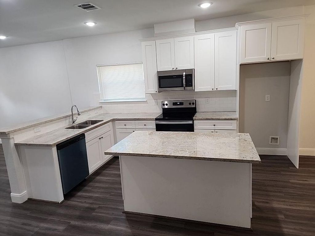 1029 Calvin Avenue B, Houston, TX 77088