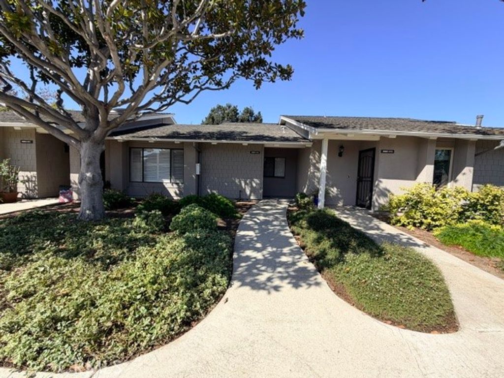 8566 Larkhall Circle 813B, Huntington Beach, CA 92646 — photo 2