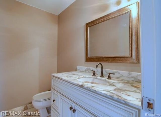 6564 Alderley Way Court, West Bloomfield, MI 48322