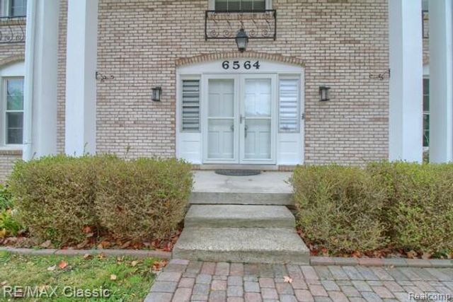 6564 Alderley Way Court, West Bloomfield, MI 48322