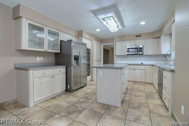 6564 Alderley Way Court, West Bloomfield, MI 48322