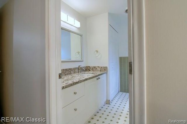 6564 Alderley Way Court, West Bloomfield, MI 48322