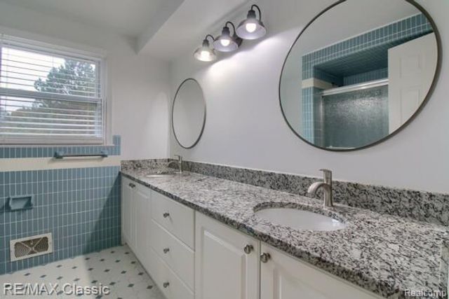 6564 Alderley Way Court, West Bloomfield, MI 48322