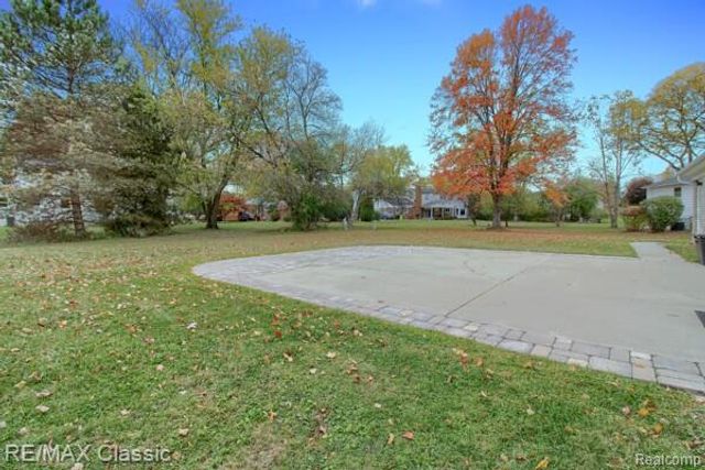 6564 Alderley Way Court, West Bloomfield, MI 48322