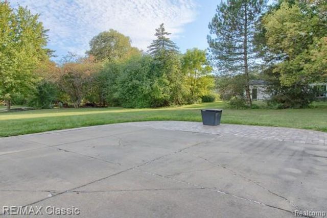 6564 Alderley Way Court, West Bloomfield, MI 48322
