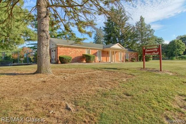 6564 Alderley Way Court, West Bloomfield, MI 48322