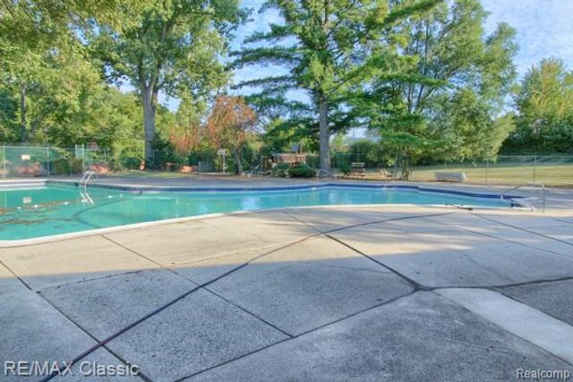 6564 Alderley Way Court, West Bloomfield, MI 48322