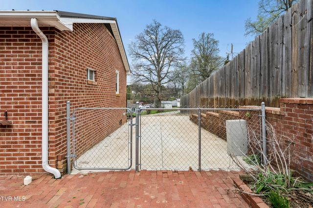 1208 Robinhood Road, Greeneville, TN 37745