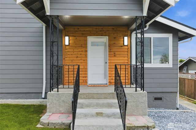 2012 E Gregory Street, Tacoma, WA 98404