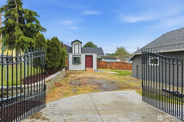 2012 E Gregory Street, Tacoma, WA 98404