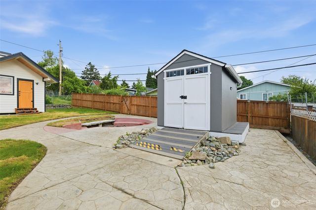 2012 E Gregory Street, Tacoma, WA 98404