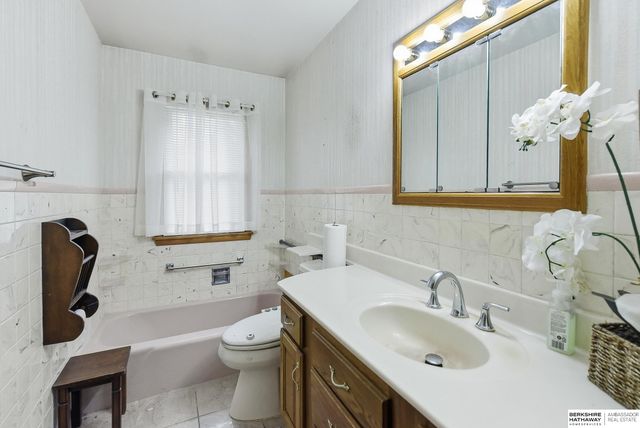 5010 N 54th Street, Omaha, NE 68104