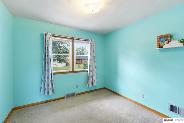 5010 N 54th Street, Omaha, NE 68104