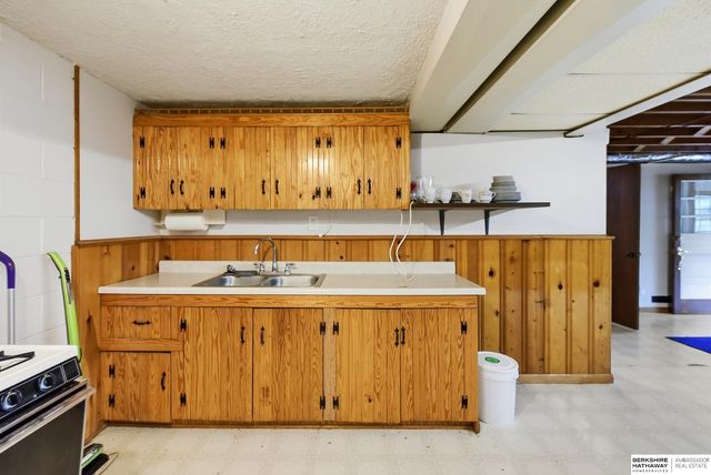 5010 N 54th Street, Omaha, NE 68104