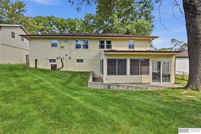 5010 N 54th Street, Omaha, NE 68104