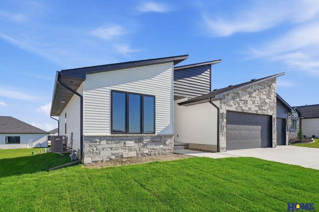 604 N 106th Street, Lincoln, NE 68527