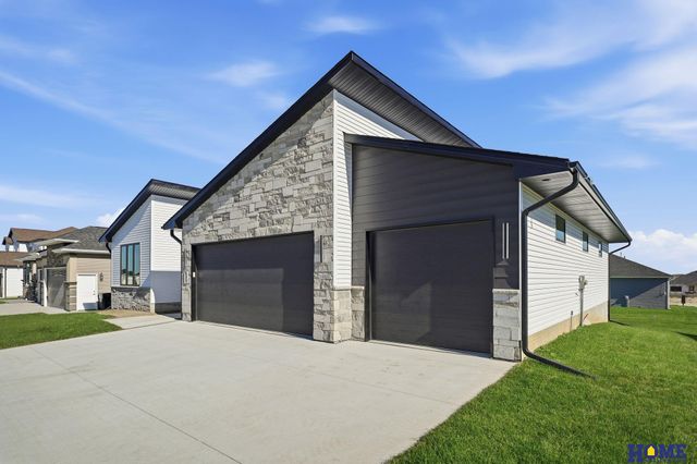 604 N 106th Street, Lincoln, NE 68527